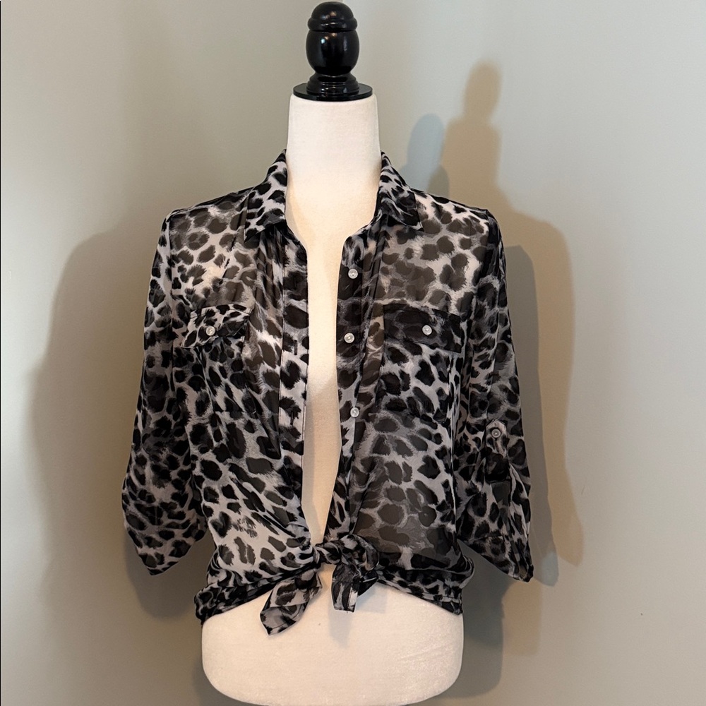 Bluenotes Gorgeous Black and White Animal Print Blouse Size Small 3/4 sleeve EUC